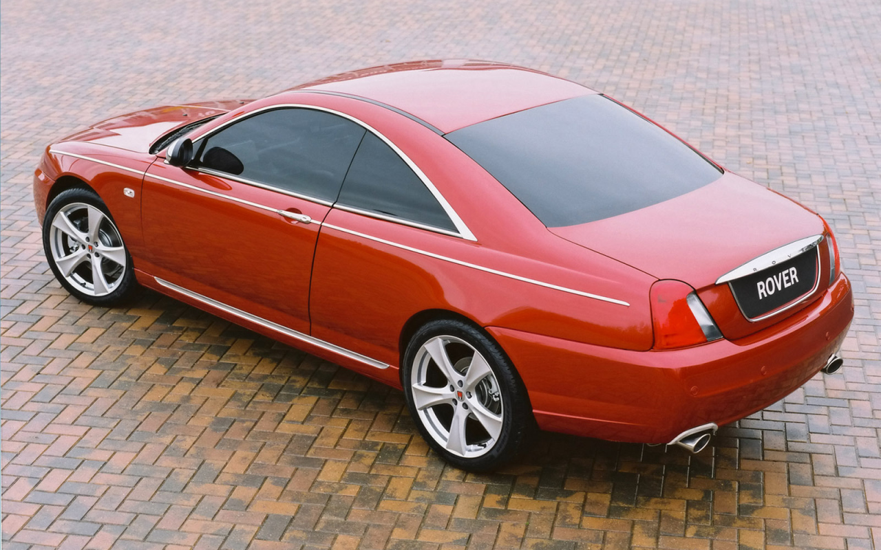 Автомобиль Rover 75 на дороге