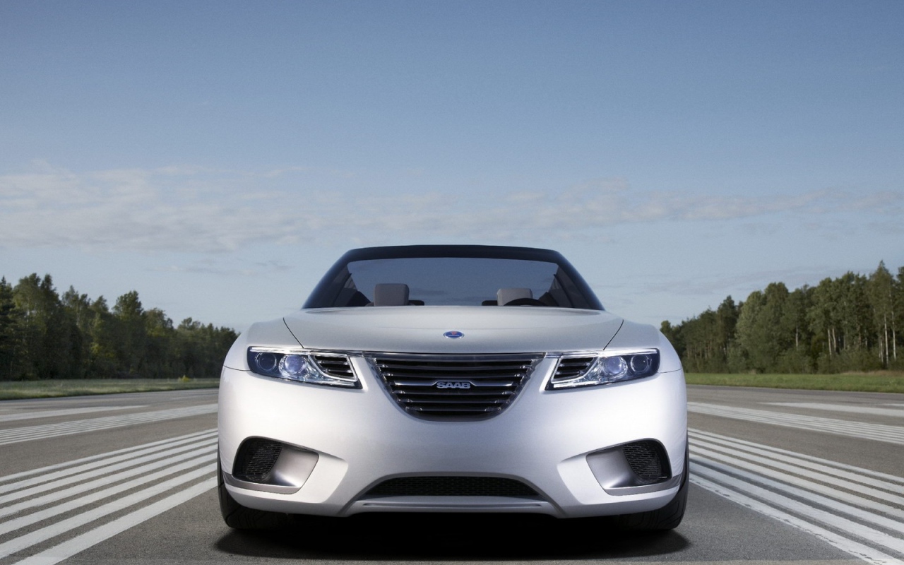 Красивый автомобиль Saab 9-5
