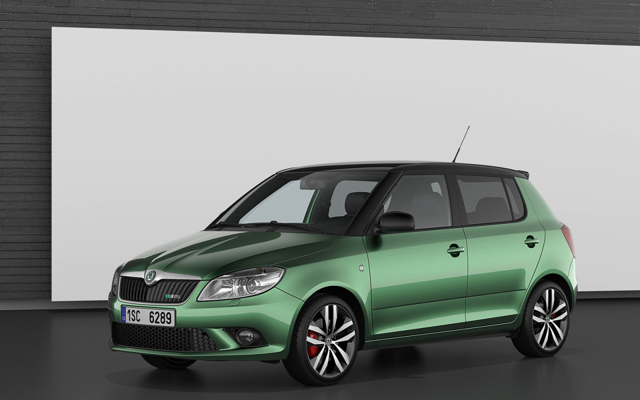 Красивый автомобиль Skoda Fabia
