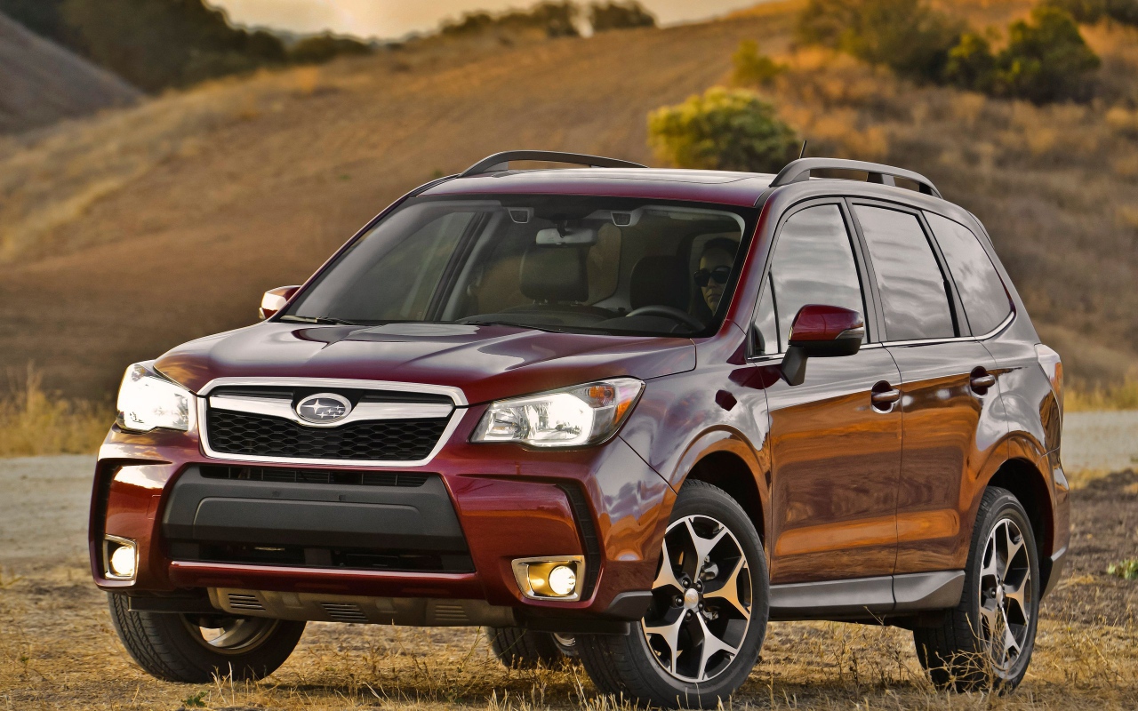 Красивый автомобиль Subaru Forester 2013