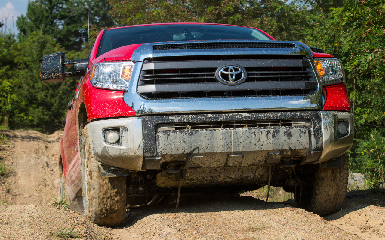 Автомобиль марки Toyota Tundra 2014