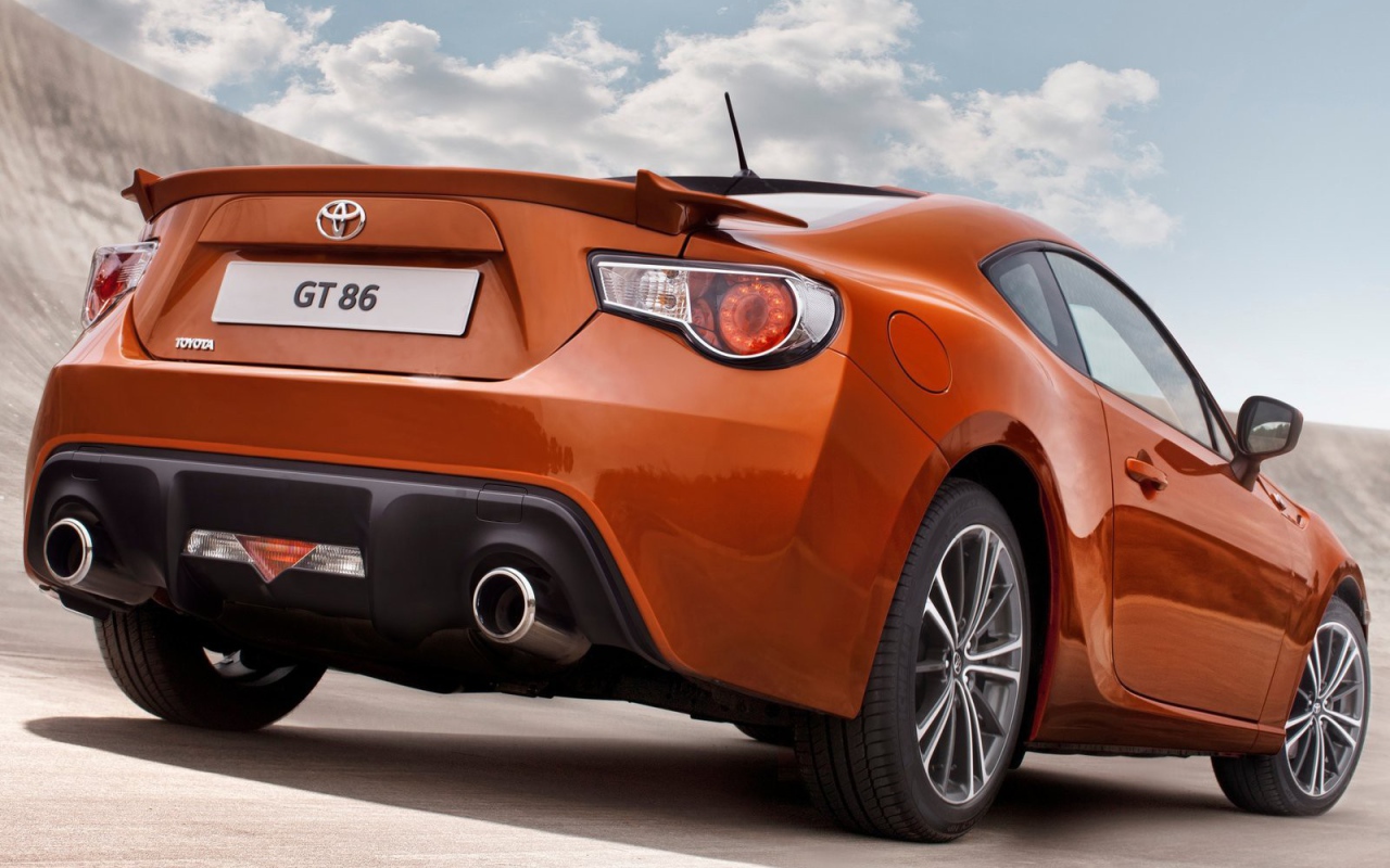 Японский автомобиль Тойота GT86