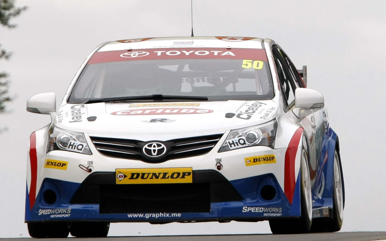 Надежная машина Toyota Avensis 2013