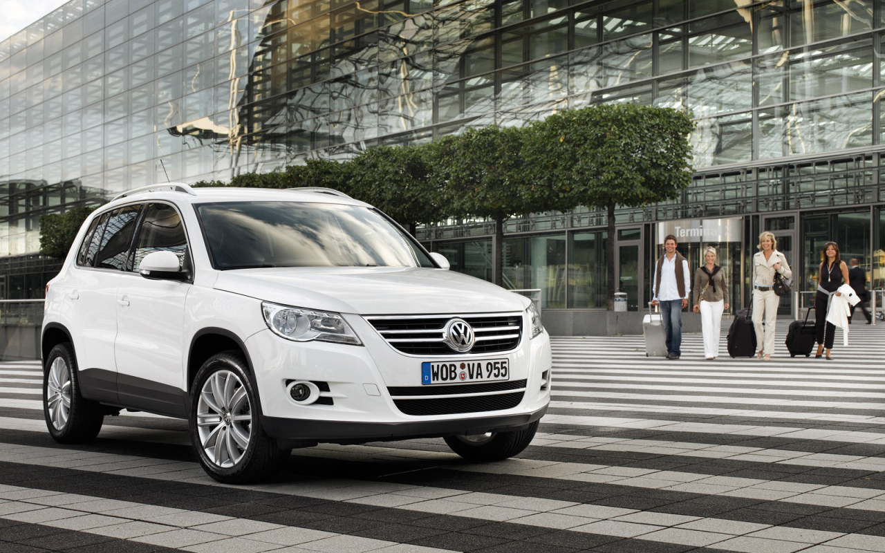 Красивый автомобиль Volkswagen Tiguan в Москве