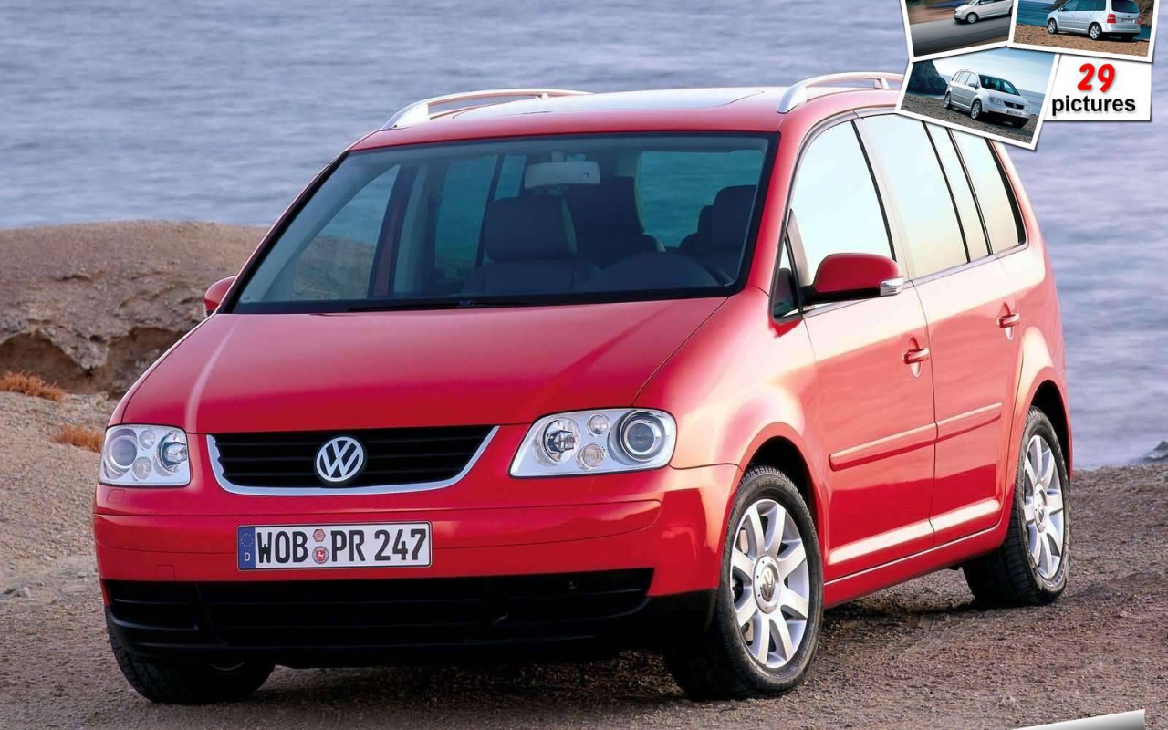 Красивый автомобиль Volkswagen Touran в Москве