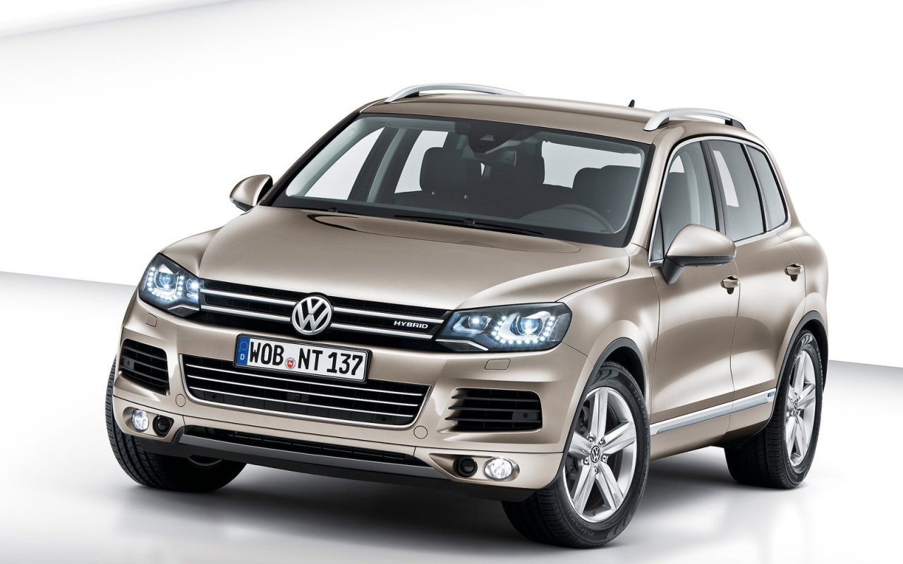 Автомобиль марки Volkswagen модели Touareg
