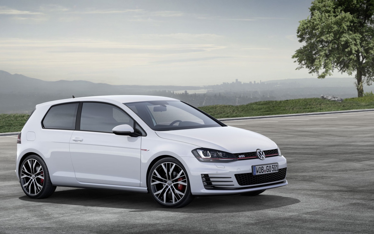 Надежный автомобиль Golf GTI 2014 года