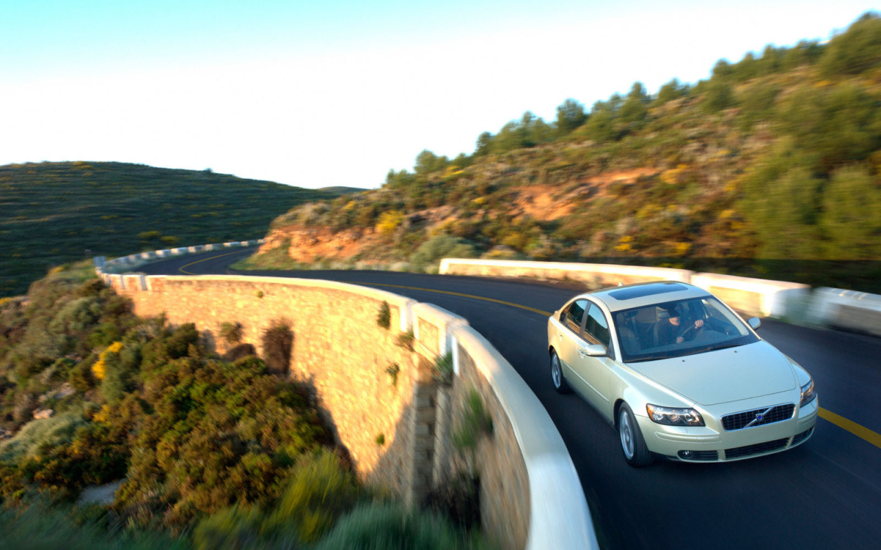 Надежная машина Volvo s40