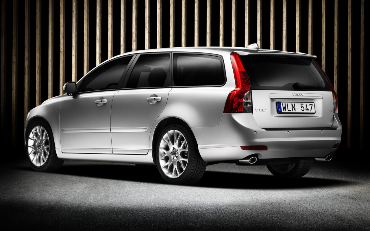 Надежная машина Volvo v50