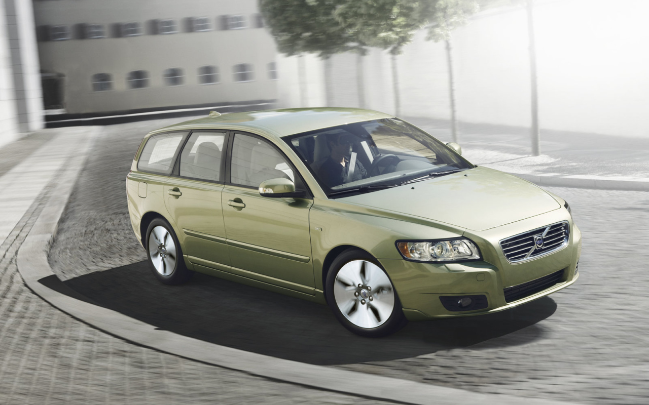 Новая машина Volvo v50