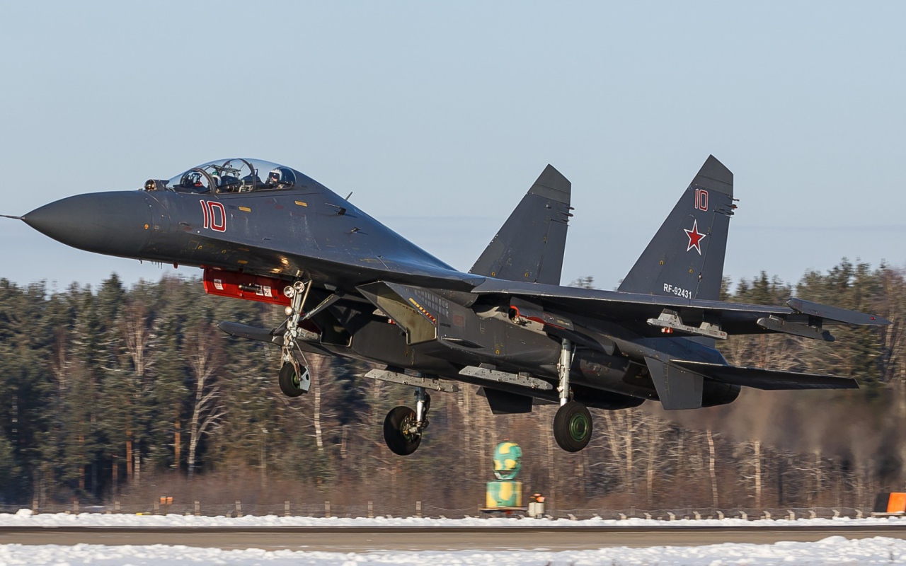 Посадка российского истребителя