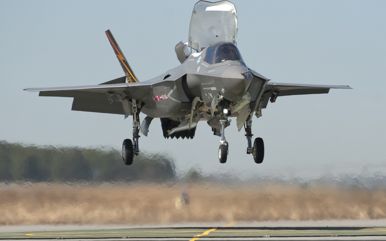 Военный самолет F-35
