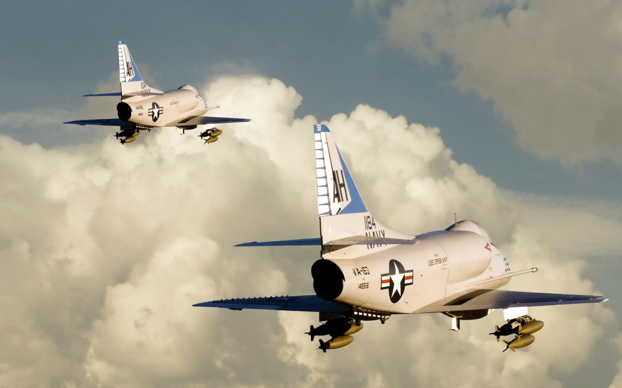 Самолеты над облаками