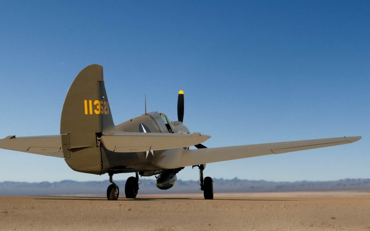 Самолет на аэродроме