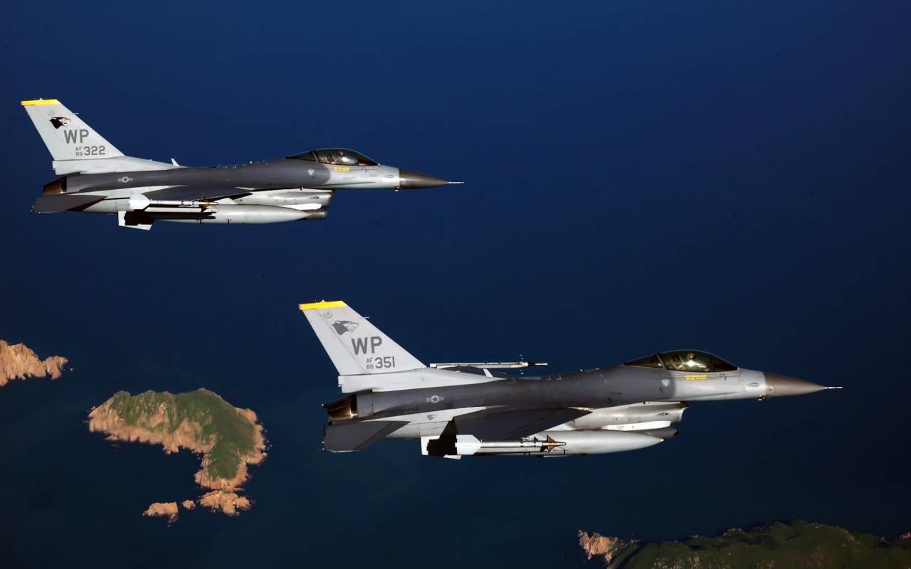 Two F16 fighting falcon aircrafts