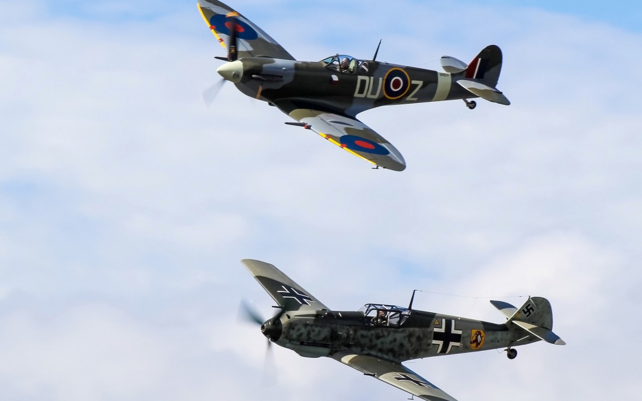 Два самолета противника