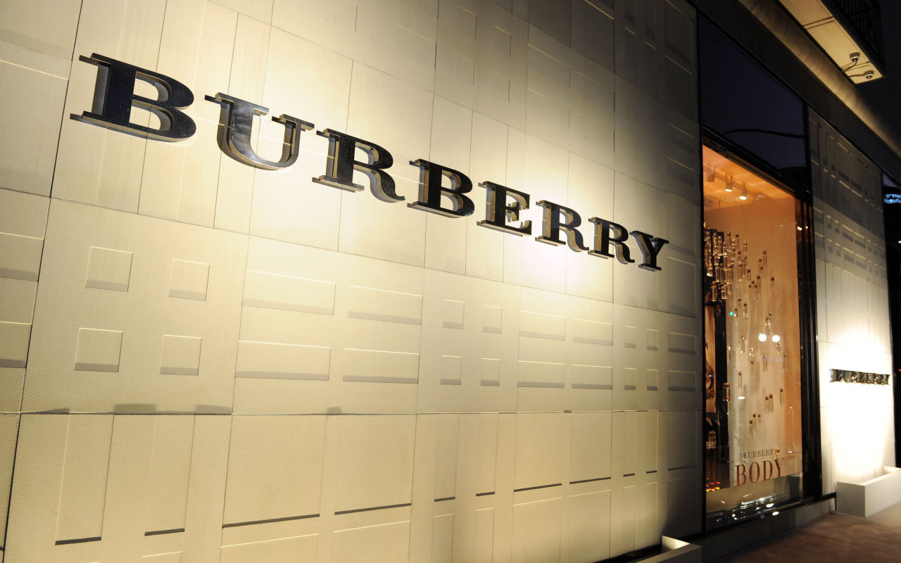 Магазин одежды Burberry