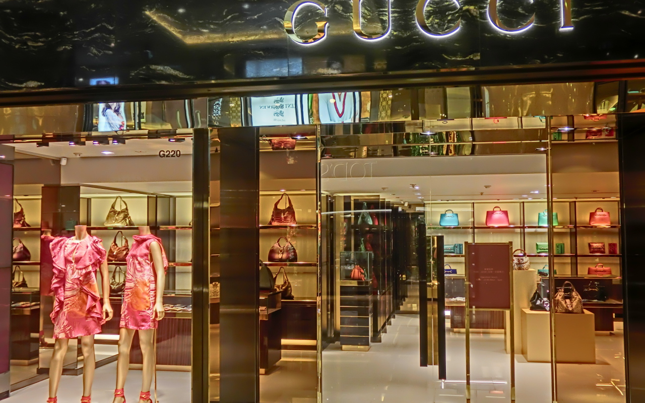 Бутик одежды Gucci