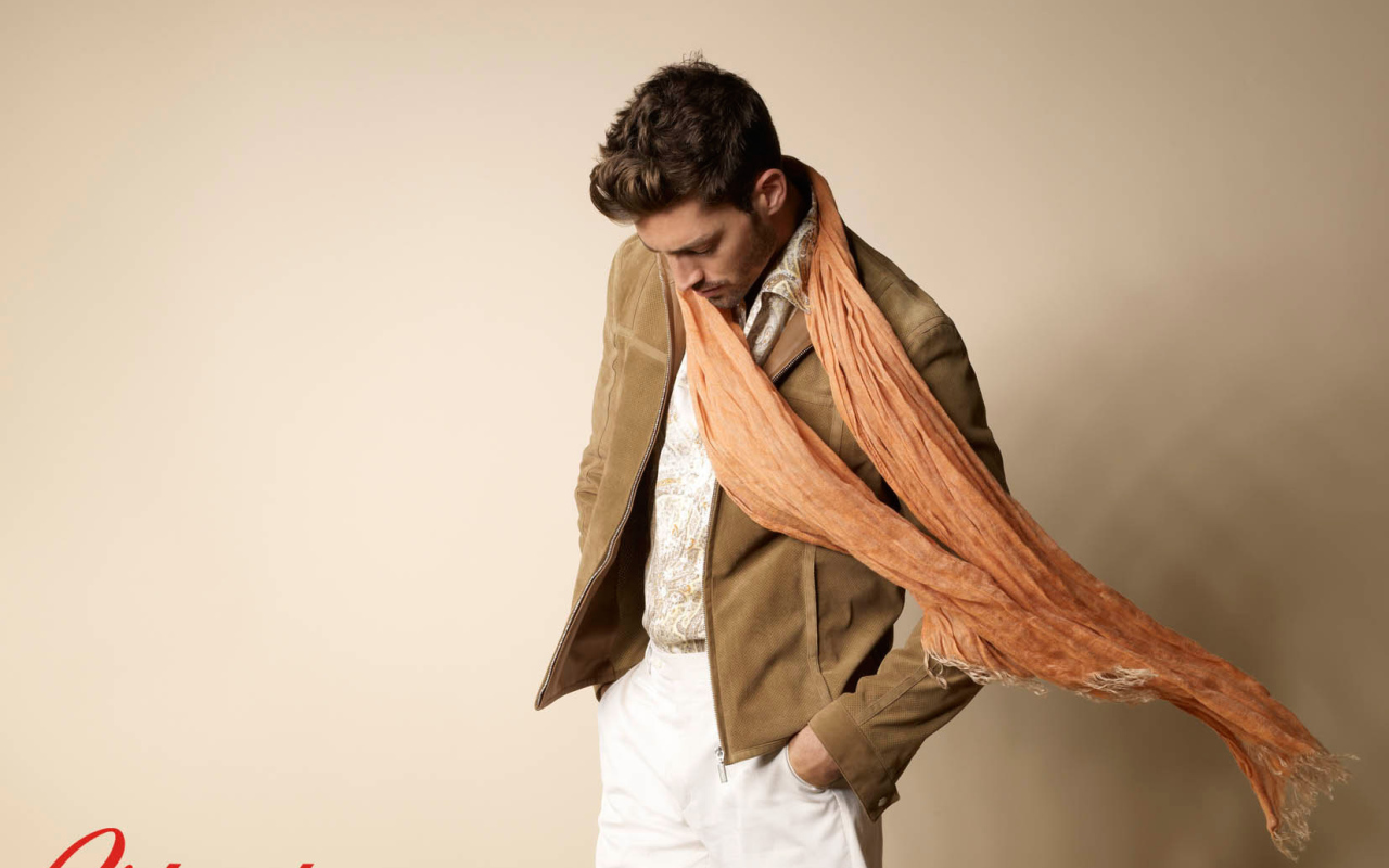 Модель в одежде Brioni