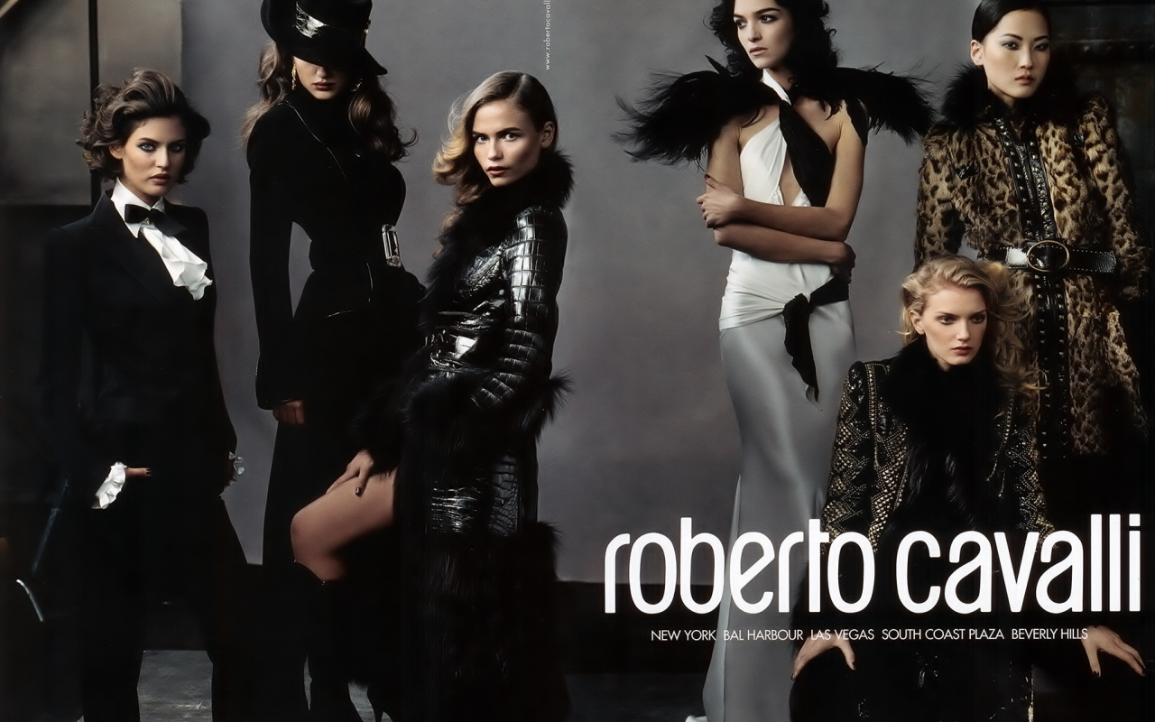 Модели в одежде Roberto Cavalli