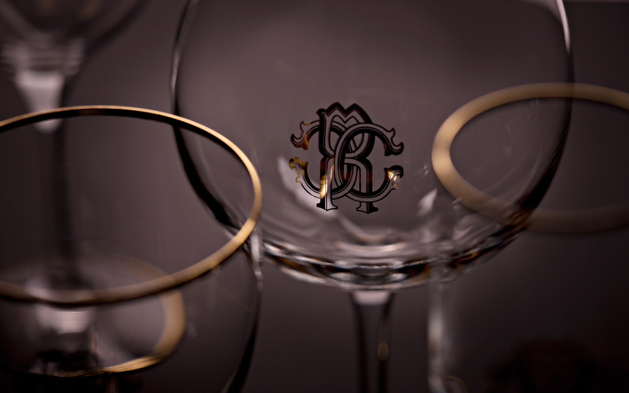 Монограмма на бокале Roberto Cavalli