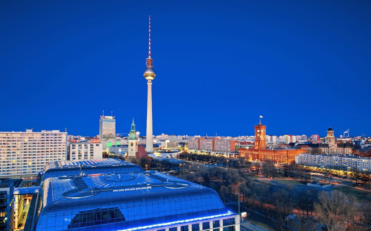 Городской пейзаж с телебашней