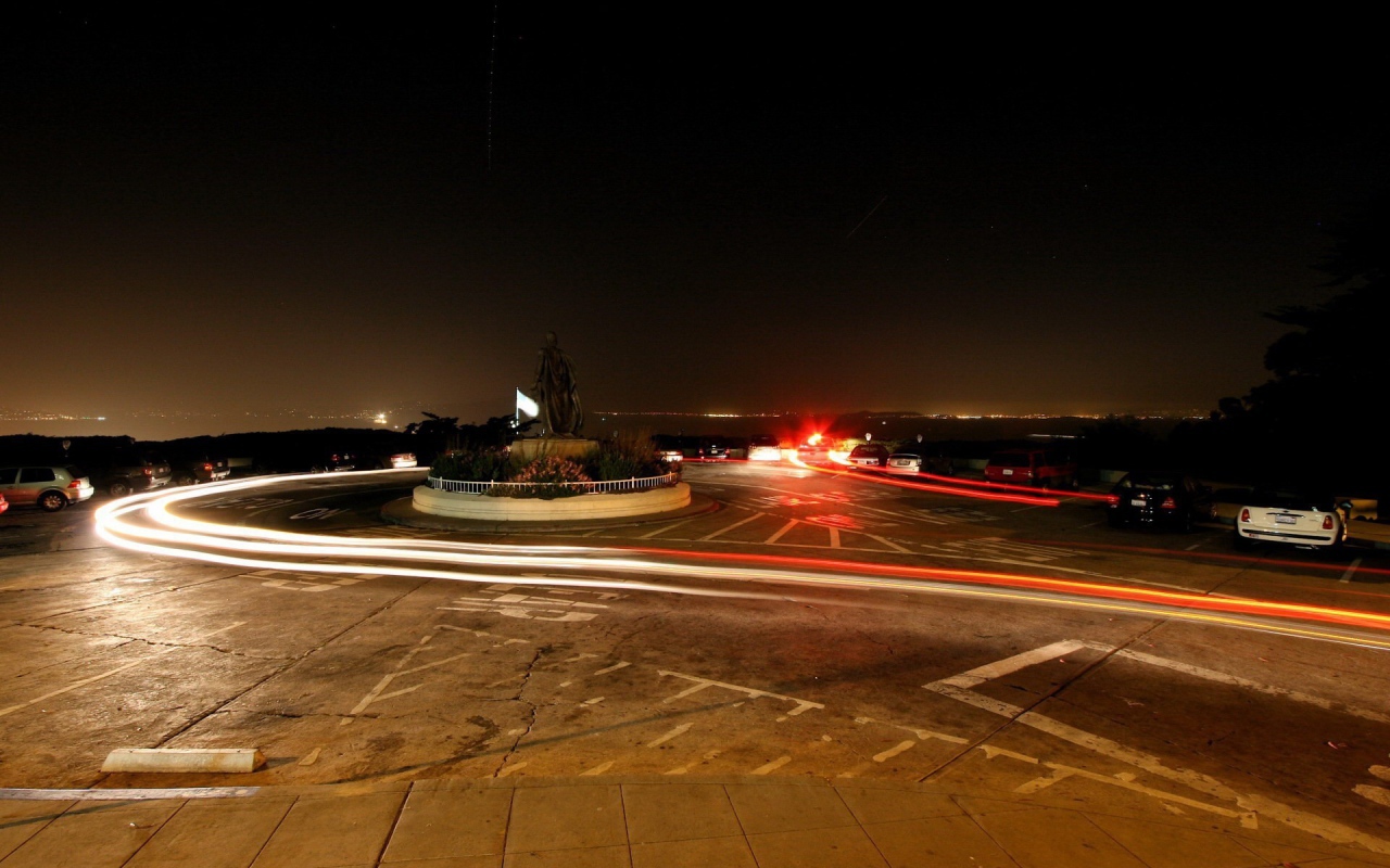 Ночной пейзаж со статуей