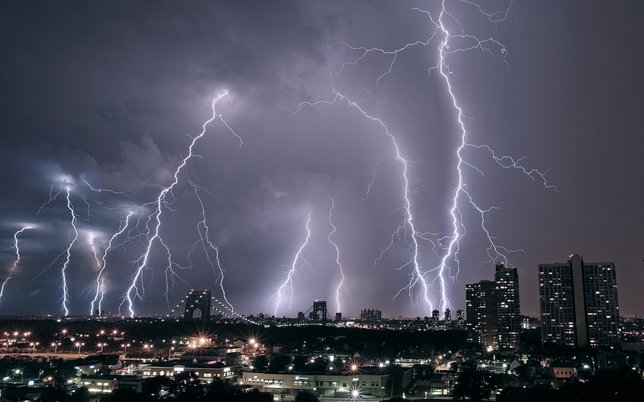 Гроза над городом