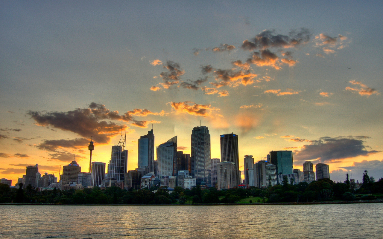 Закат за небоскребами