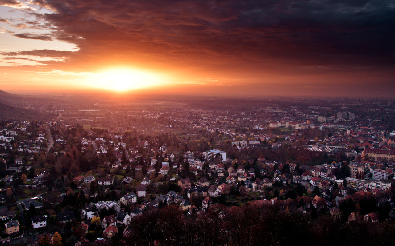 Закат над городом