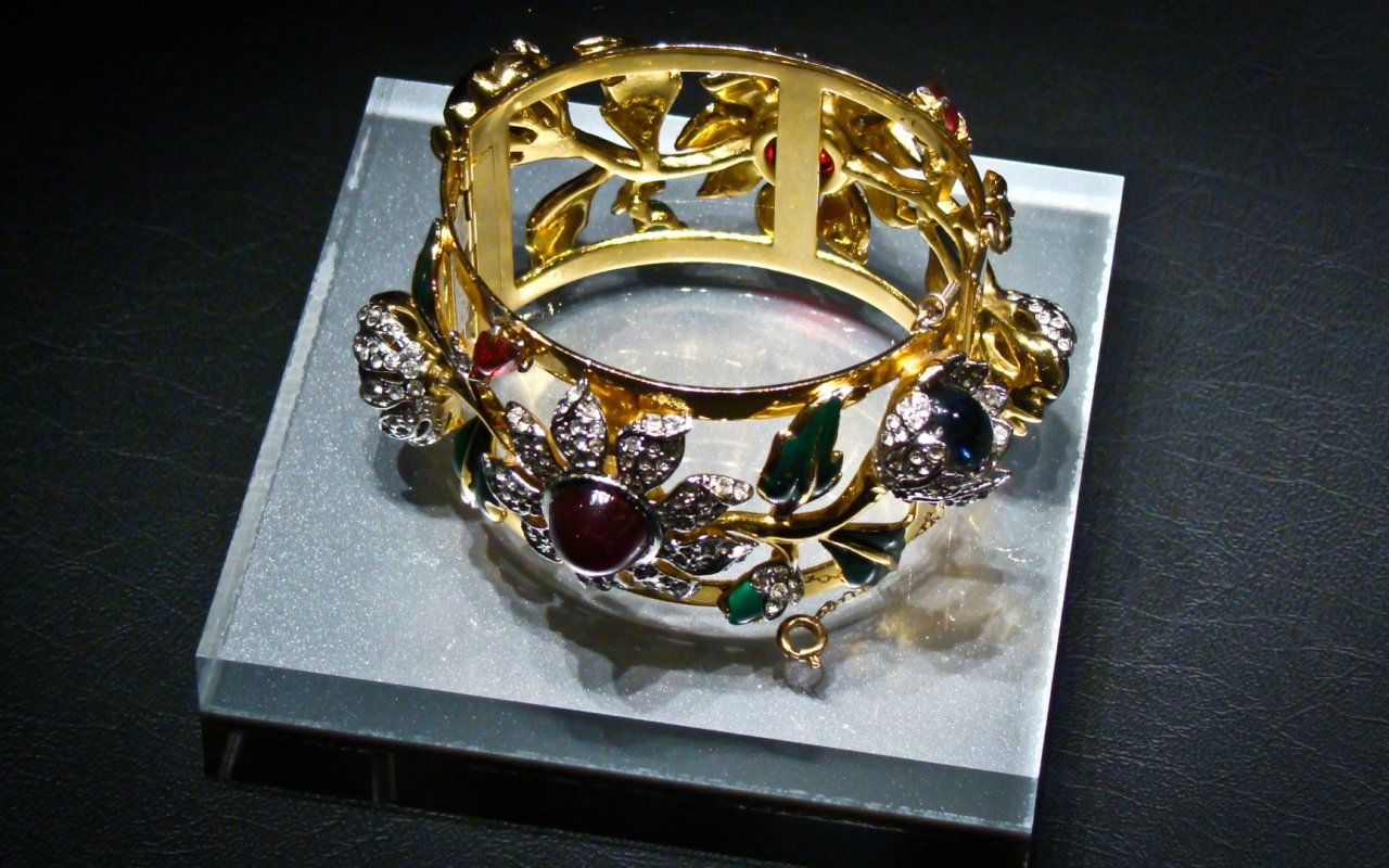 Золотой браслет с бриллиантами