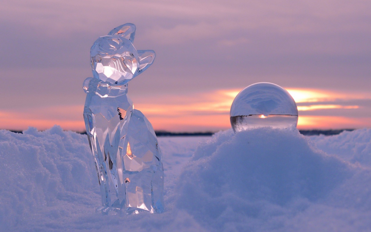 Ледяные скульптуры на закате