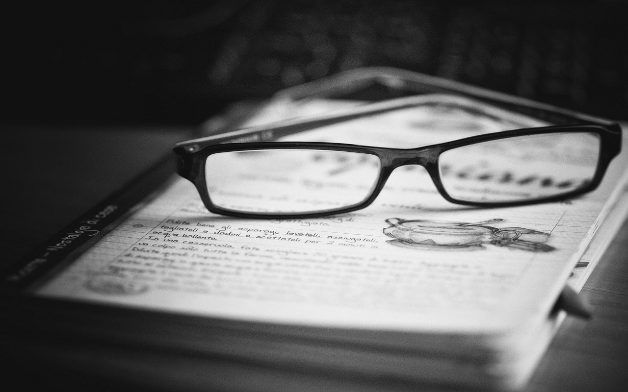 Очки на записной книге
