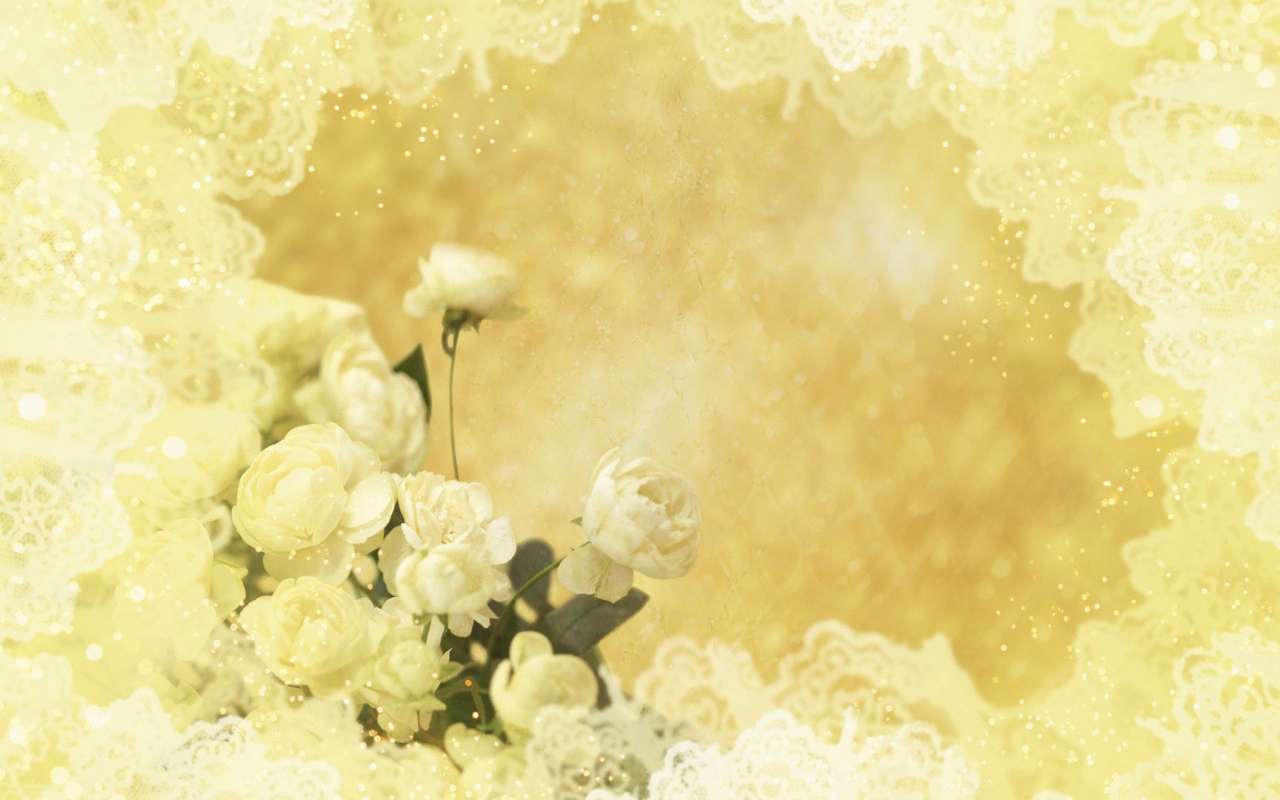 Жёлтые розы на жёлтом фоне