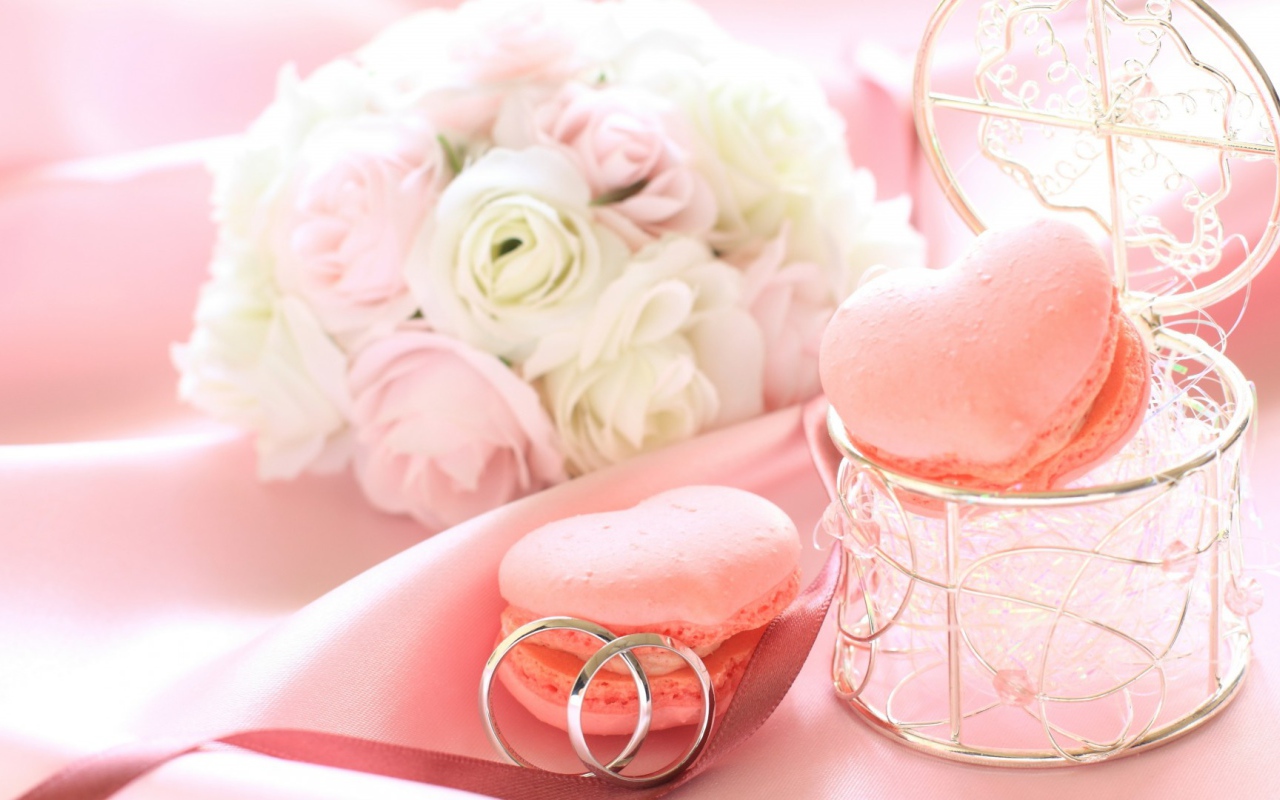 Розовое печенье на свадьбу