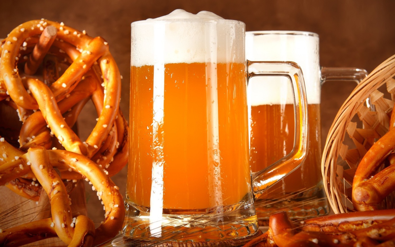 Пиво с солеными кренделями