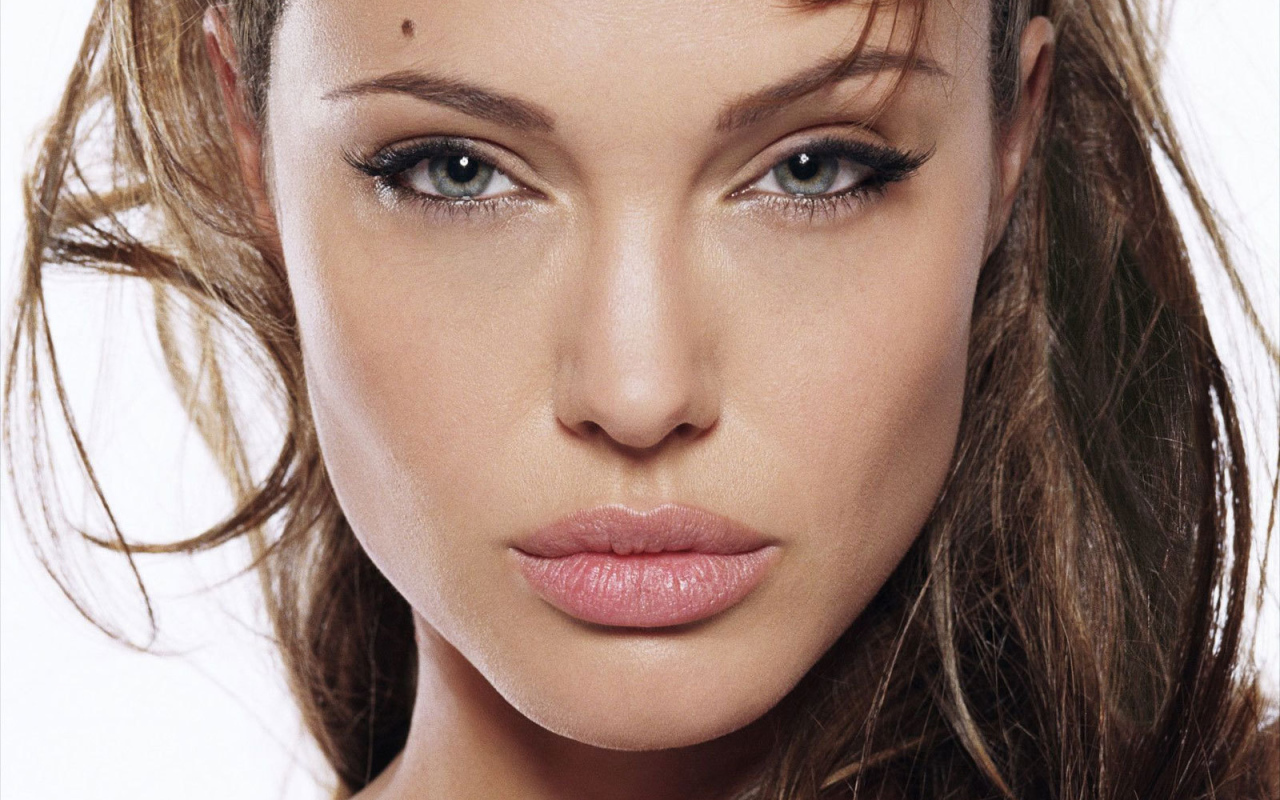 Популярная Актриса Анджелина Джоли