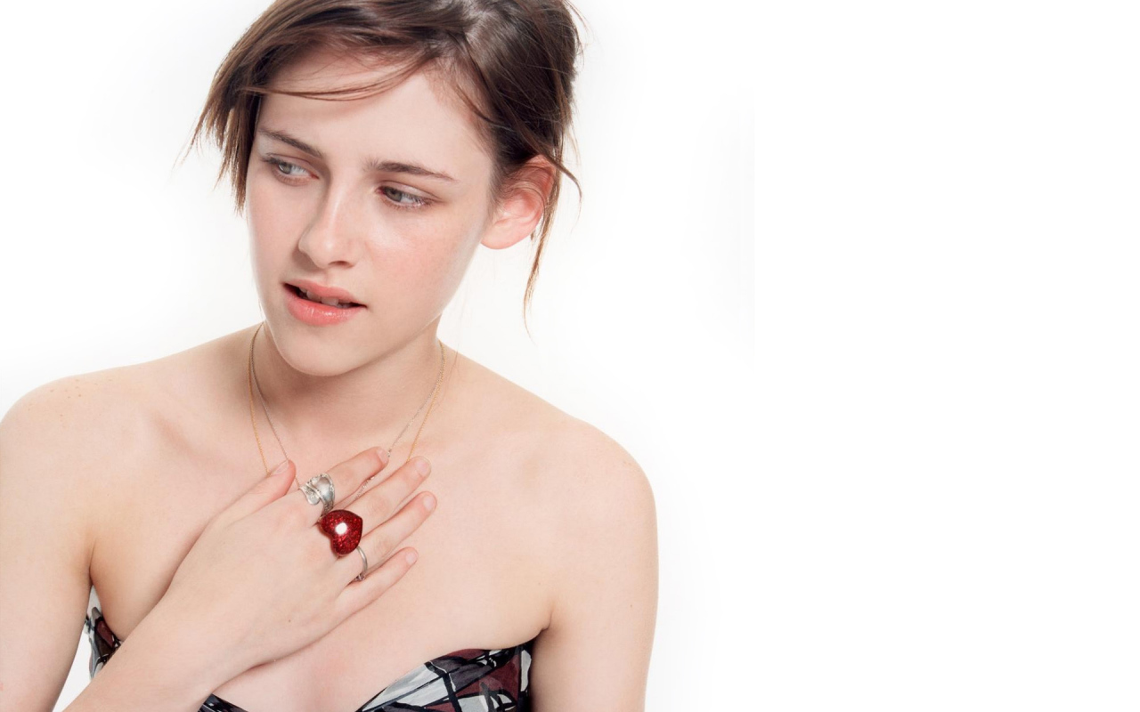 Популярная Кристен Стюарт из фильма Сумерки