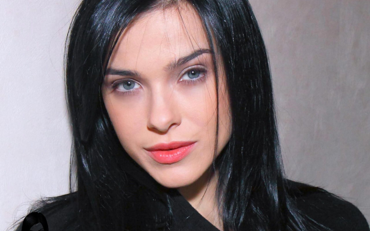 Знаменитая Елена Темникова