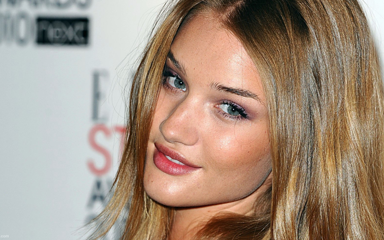 Популярная модель Роузи Хантингтон-Уайтли