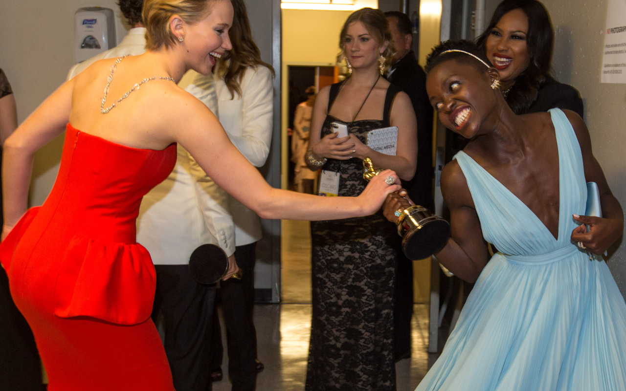 Очаровательная модель Лупита Нионго