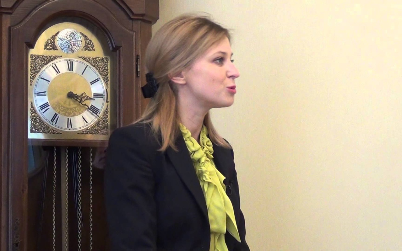 Прокурор Наталья Поклонская у часов