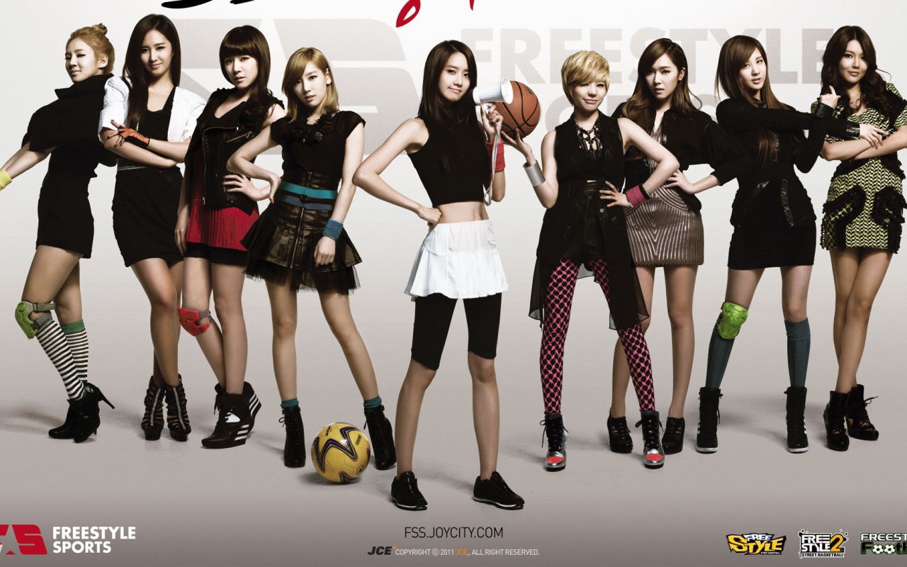 Корейские девушки в спортивной одежде