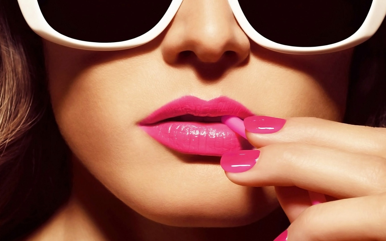 Розовый макияж