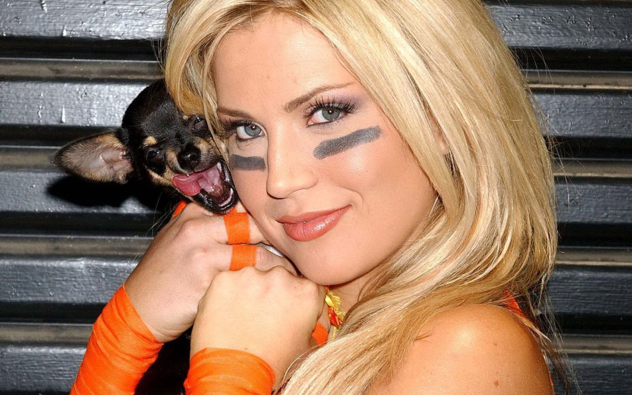 Вилла Форд с собакой