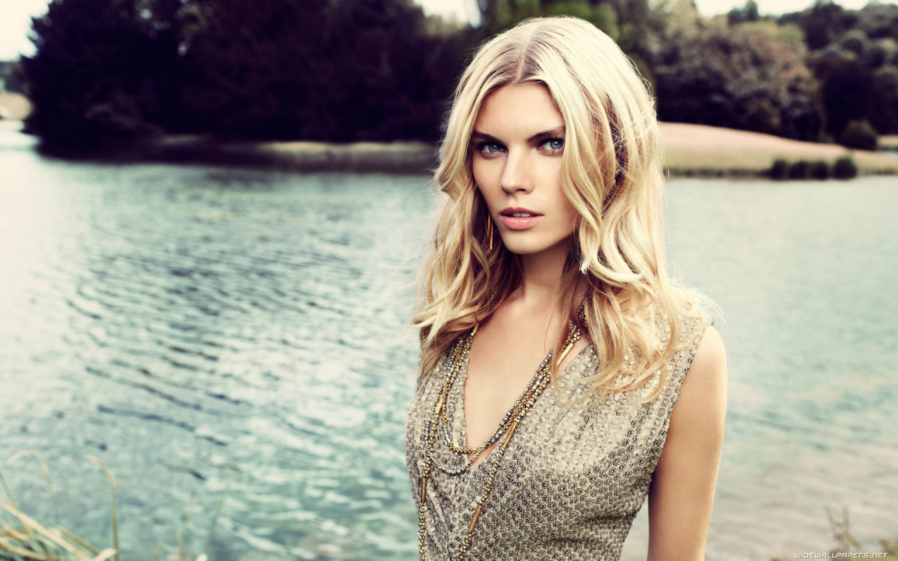 Красивая актриса Марина Линчук