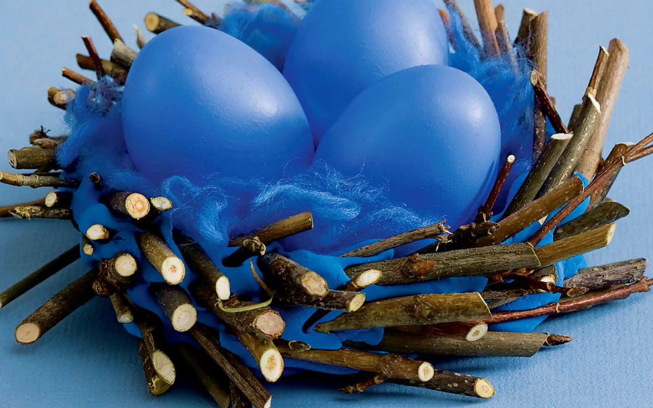 Синие яйца на Пасху