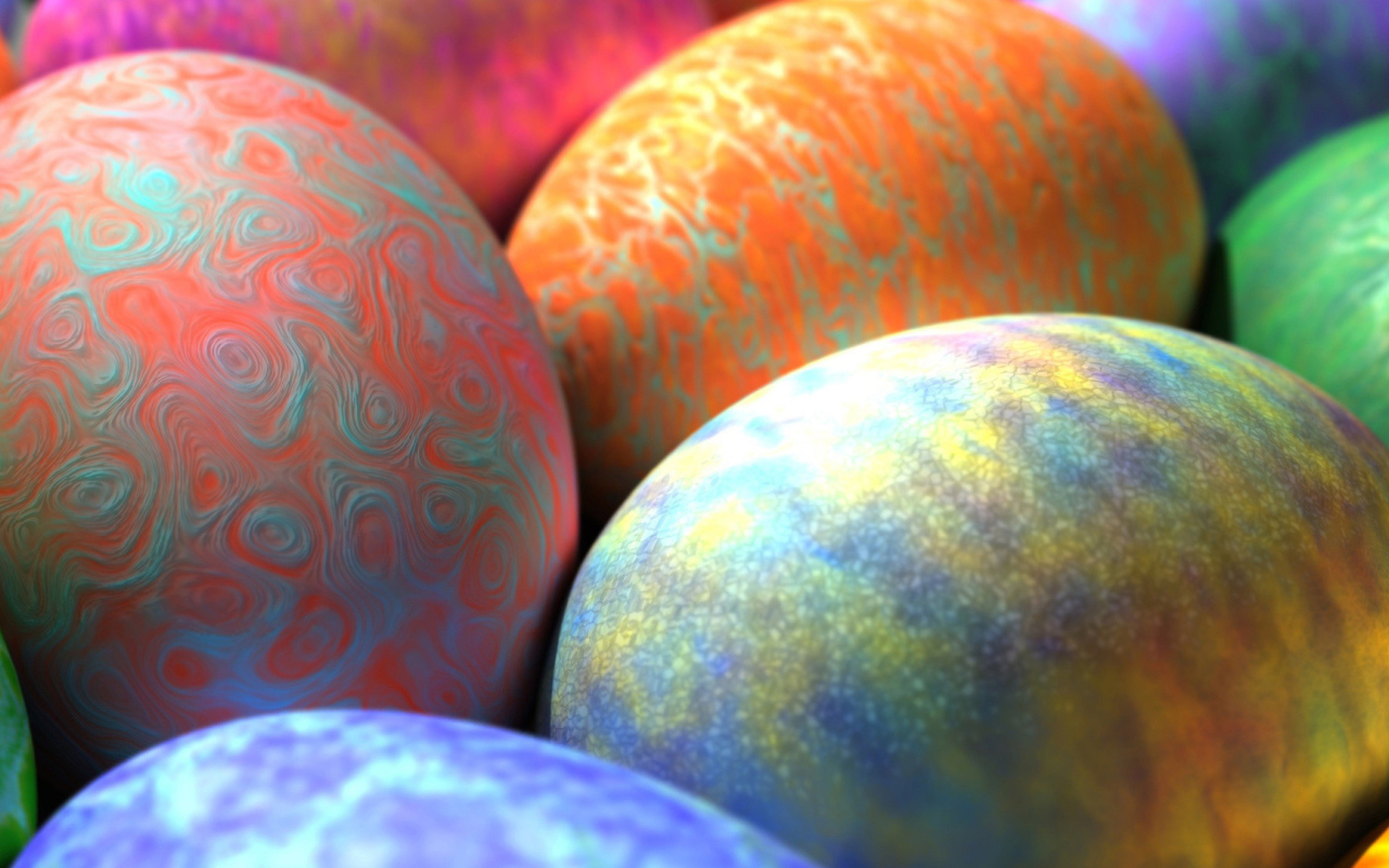 Ярко раскрашенные яйца на Пасху