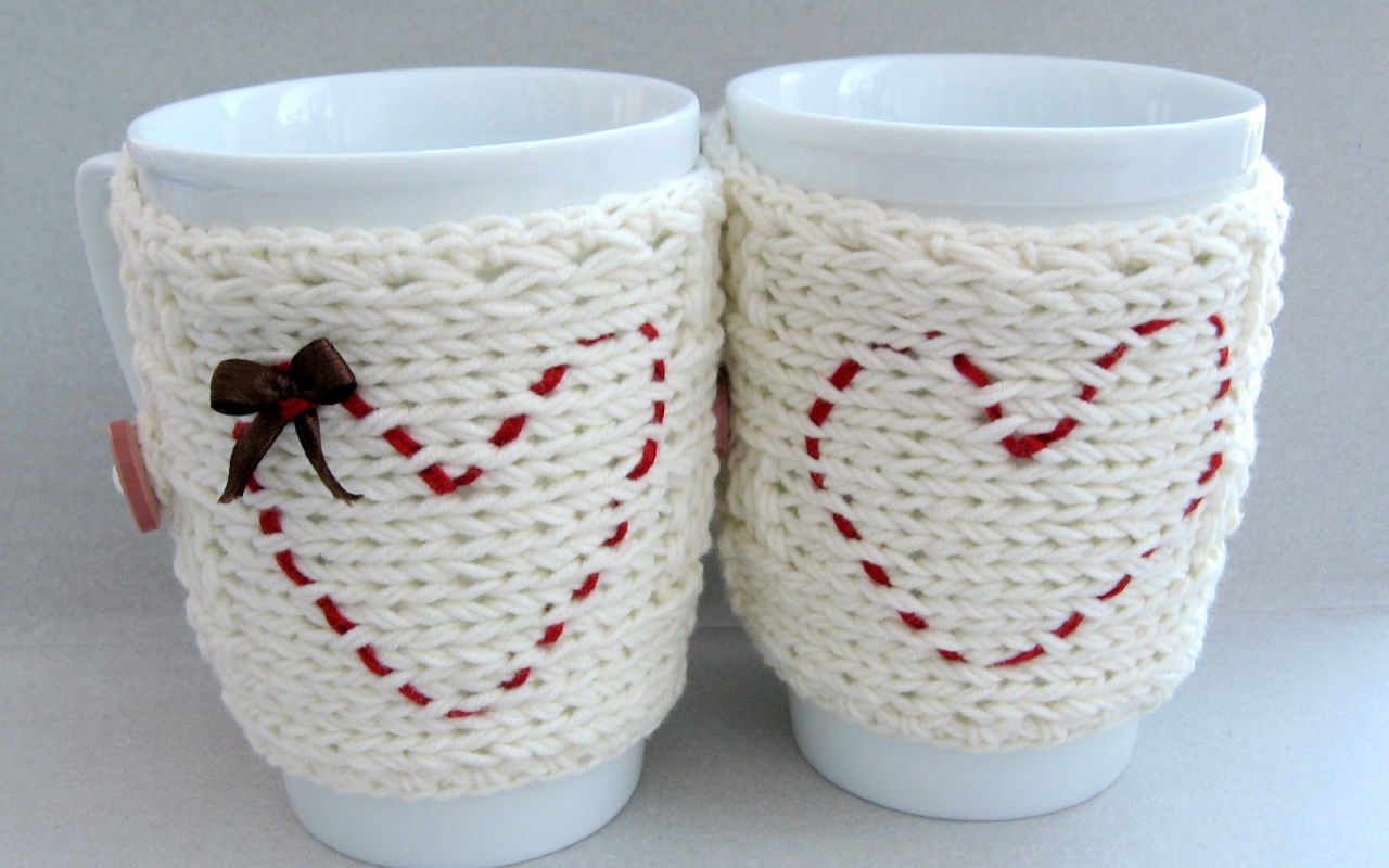 Чашки с вышивкой сердец на День Влюбленных 14 февраля