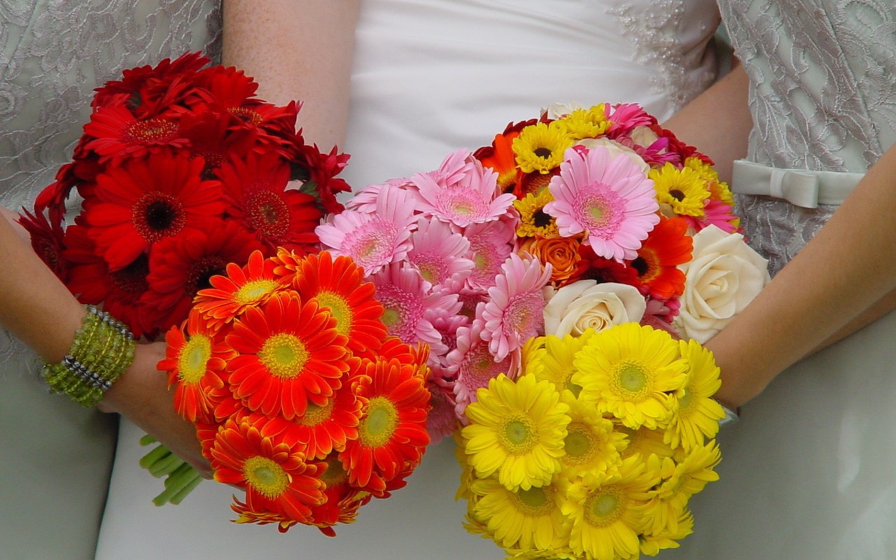 Невесты с букетами